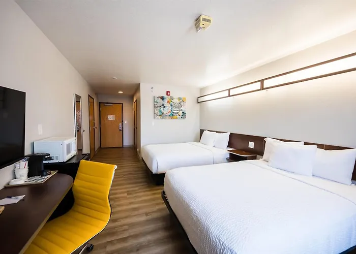 Microtel & Hotel 2*