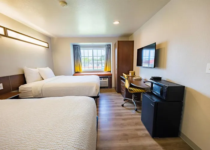 Hotel Microtel & 2*