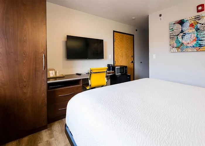 Microtel & Hotel Cheyenne