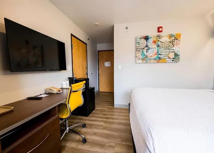 Microtel & Hotel
