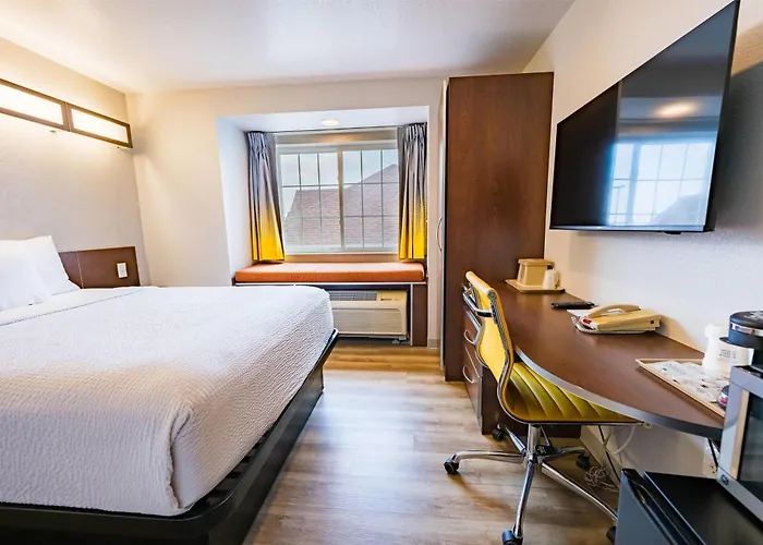Microtel & Hotel 2*