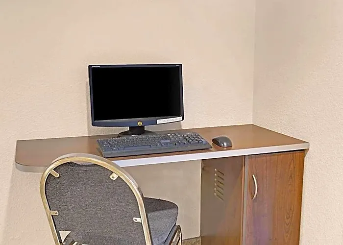 Microtel & Hotel 2*